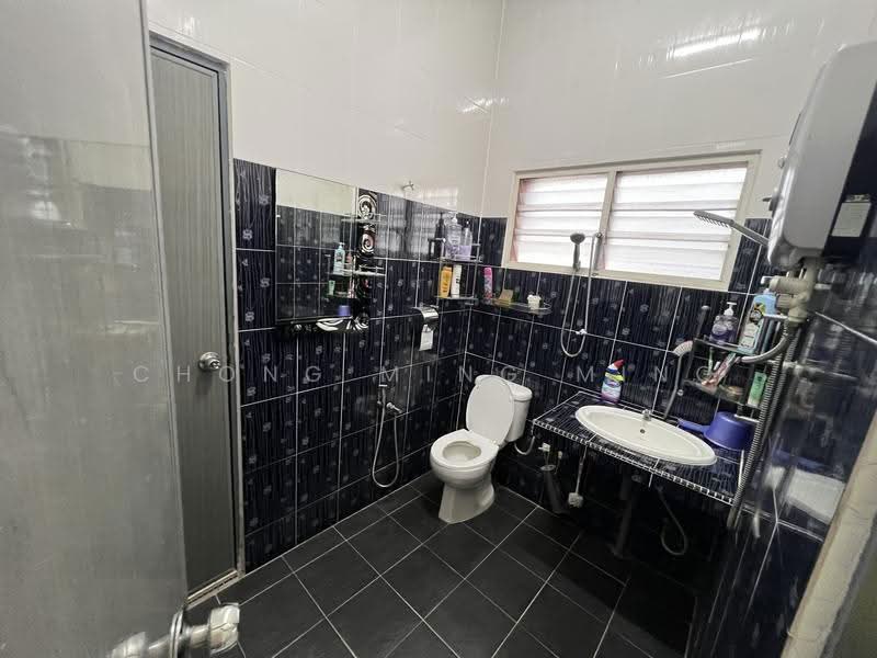 Link Bungalow for Sale in Rasah (Negeri Sembilan) - Chong Ming Ming - Bathroom - PropertyGuru.com.my