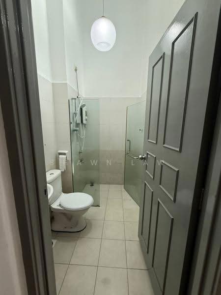 Rumah Berkembar untuk Dijual di Taman Mount Austin (Tebrau) - Shawn Law - Bathroom - PropertyGuru.com.my