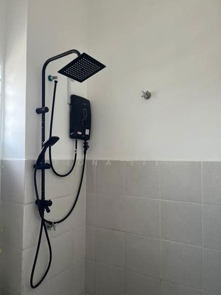 Rumah Banglo untuk Disewa di Kampung Batu 9 Kebun Baru (Telok Panglima Garang) - Fiona Lee - Bathroom - PropertyGuru.com.my