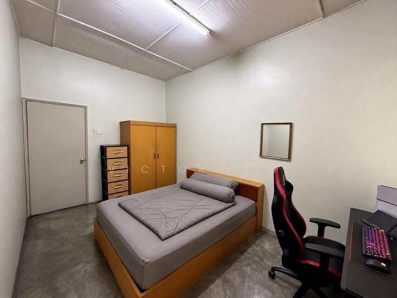2-storey Terraced House for Sale in Jalan Klang Lama (Old Klang Road) (Kuala Lumpur) - Victor Han - Bedroom - PropertyGuru.com.my