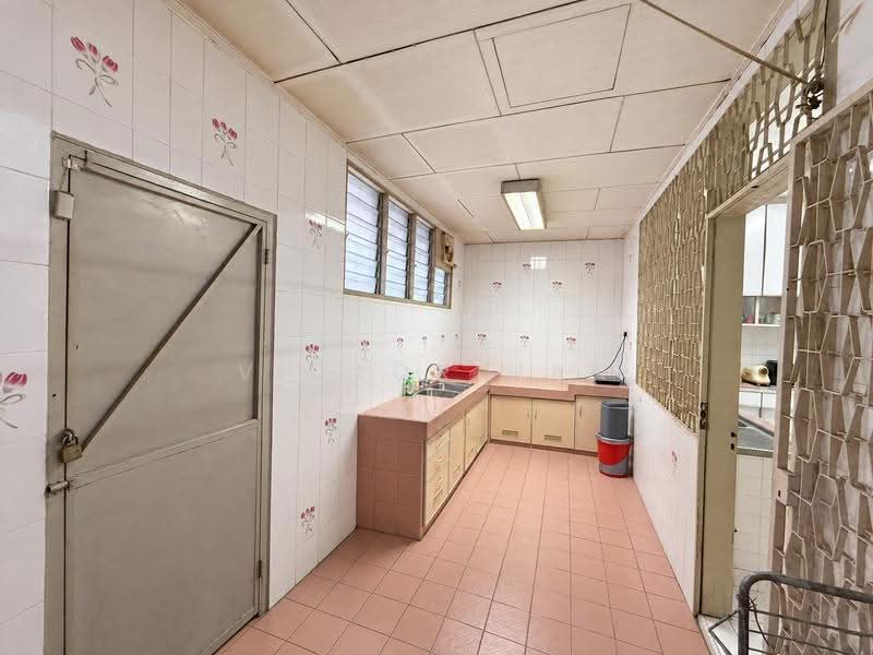 2-storey Terraced House for Sale in Jalan Klang Lama (Old Klang Road) (Kuala Lumpur) - Victor Han - Kitchen - PropertyGuru.com.my