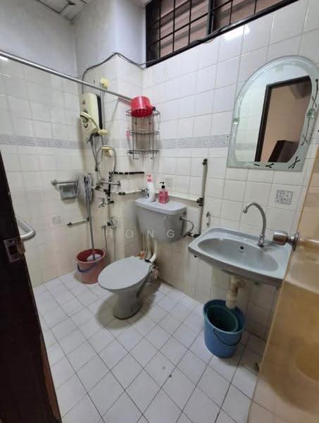 Rumah Teres untuk Dijual di Kampung Sungai Nibong (Bayan Lepas) - Hong . - Bathroom - PropertyGuru.com.my