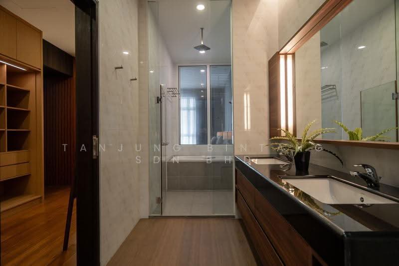 Apartment for Sale at Molek Pine 4 - Berinda Sales - Bathroom - PropertyGuru.com.my