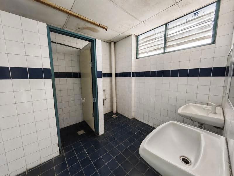 Detached Factory for Rent in Bandar Seri Alam (Masai) - Ember Lim - Bathroom - PropertyGuru.com.my