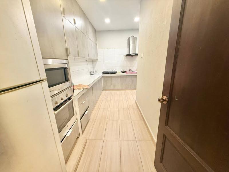 Bungalow House for Sale in Seksyen 27 (Shah Alam) - Ashraff Daniel - Kitchen - PropertyGuru.com.my