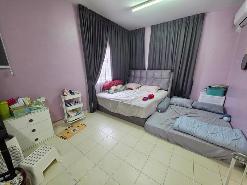 Rumah Berkembar untuk Dijual di Taman Tasik Semenyih (Semenyih) - Azli Ibrahim - Bedroom - PropertyGuru.com.my