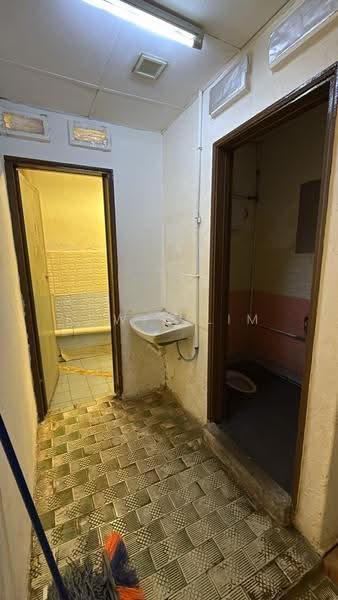 Kedai / Pejabat untuk Disewa di Taman Sri Tebrau (Johor Bahru) - Edwin Lim - Bathroom - PropertyGuru.com.my