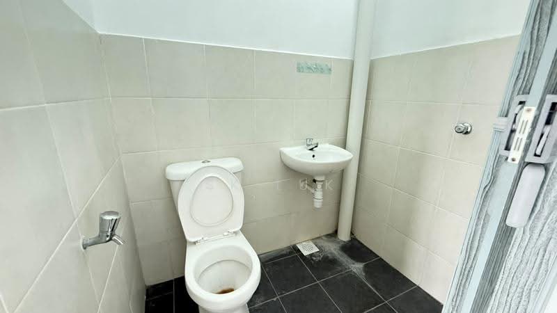 2-storey Terraced House for Sale in Taman Scientex Rawang (Rawang) - SK Luk - Bathroom - PropertyGuru.com.my