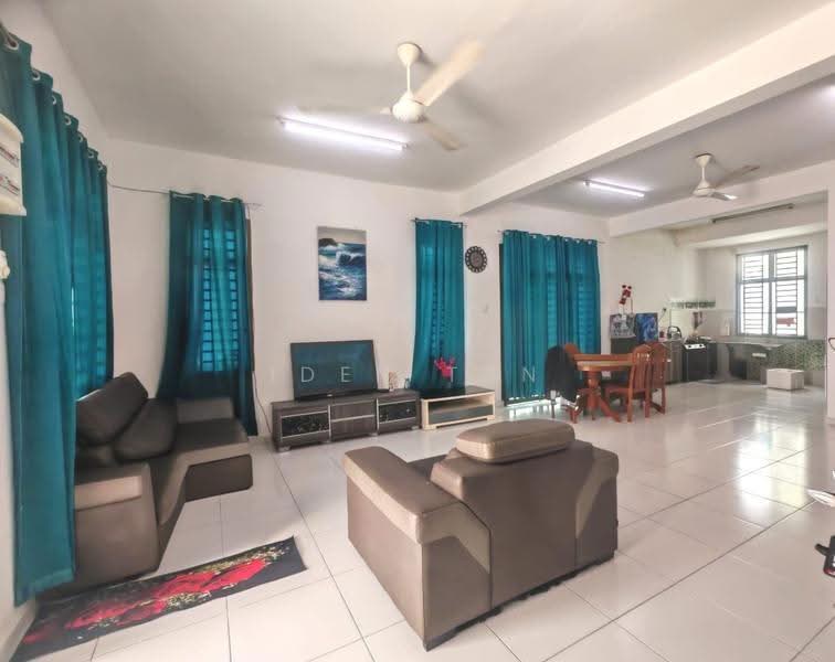 Cluster House for Sale in Taman Pulai Mutiara (Iskandar Puteri (Nusajaya)) - Iden Tan - Living Room - PropertyGuru.com.my
