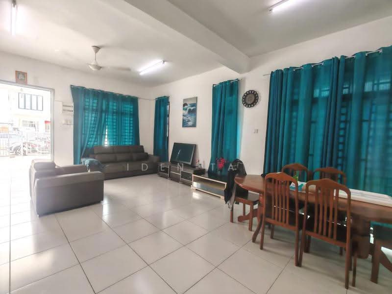 Cluster House for Sale in Taman Pulai Mutiara (Iskandar Puteri (Nusajaya)) - Iden Tan - Living Room - PropertyGuru.com.my