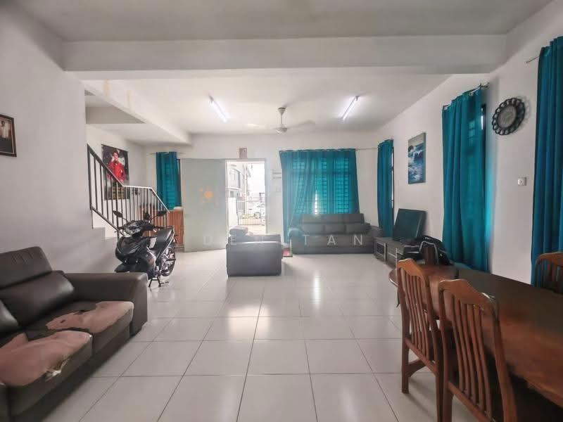 Cluster House for Sale in Taman Pulai Mutiara (Iskandar Puteri (Nusajaya)) - Iden Tan - Living Room - PropertyGuru.com.my