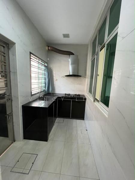 Rumah Teres 2-Tingkat untuk Dijual di Taman Mutiara Rini (Skudai) - Vincy Ling - Kitchen - PropertyGuru.com.my