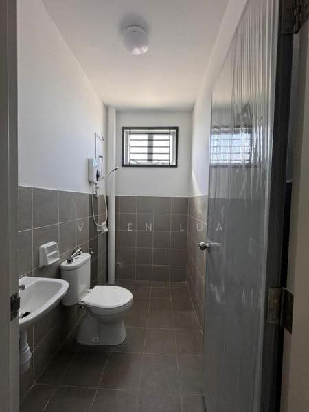 Rumah Teres 2-Tingkat untuk Disewa di Taman Bestari Perdana (Pasir Gudang) - Vlien Lua - Bathroom - PropertyGuru.com.my