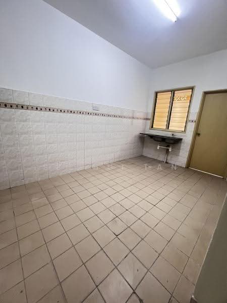 Terraced House for Sale in Bandar Kinrara Seksyen 5 (Bandar Kinrara) - See Hui Tan - Kitchen - PropertyGuru.com.my
