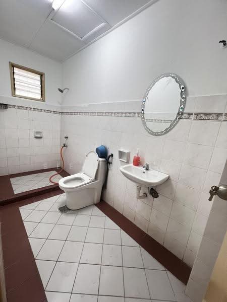 Terraced House for Sale in Bandar Kinrara Seksyen 5 (Bandar Kinrara) - See Hui Tan - Bathroom - PropertyGuru.com.my