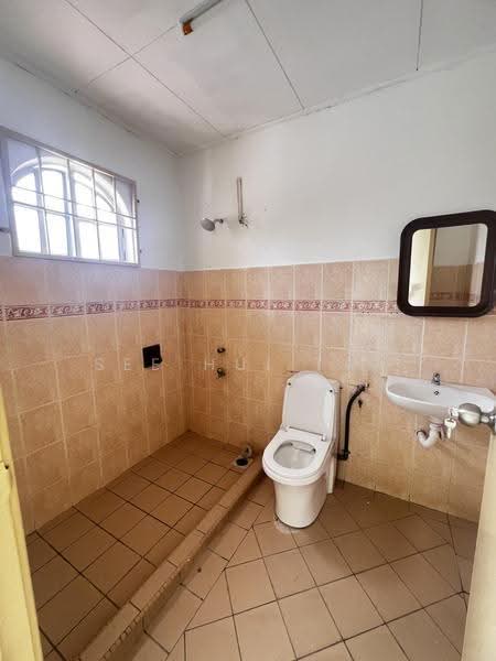 Terraced House for Sale in Bandar Kinrara Seksyen 5 (Bandar Kinrara) - See Hui Tan - Bathroom - PropertyGuru.com.my