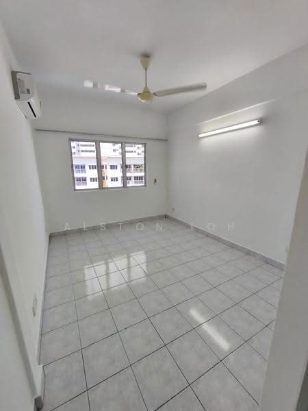 Apartment for Sale at The Ocean View (Bandar Sri Pinang) - Alston Loh - Living Room - PropertyGuru.com.my