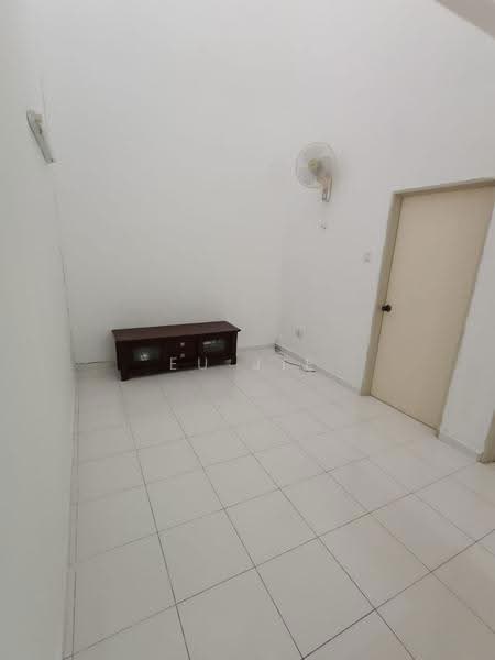 Rumah Teres untuk Disewa di Shah Alam (Selangor) - Eu Jie - Living Room - PropertyGuru.com.my