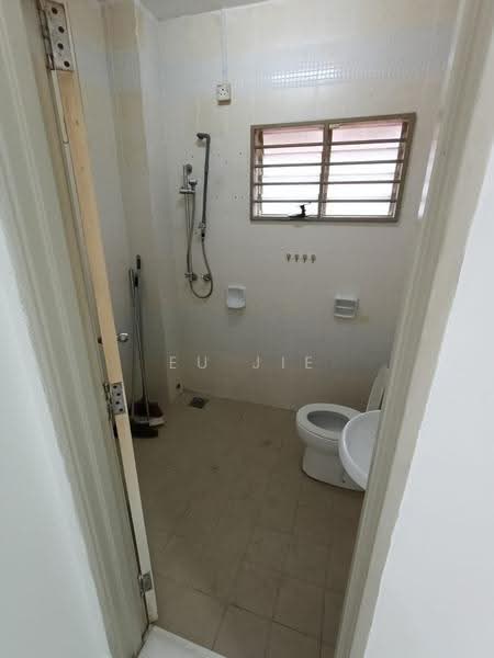 Rumah Teres untuk Disewa di Shah Alam (Selangor) - Eu Jie - Bathroom - PropertyGuru.com.my