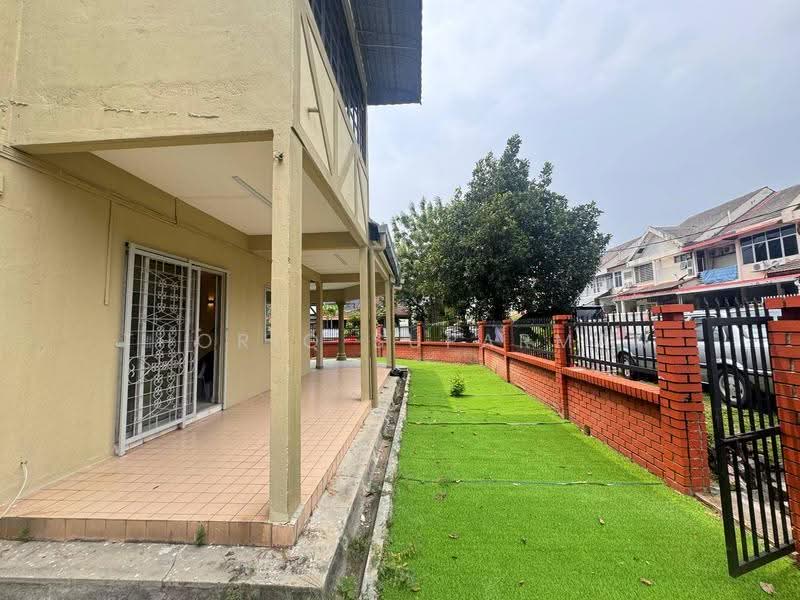 Rumah Teres 2-Tingkat untuk Dijual di Kampung Tunku (Petaling Jaya) - Thoriq Suparman - Exterior - PropertyGuru.com.my