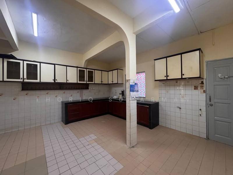Rumah Teres 2-Tingkat untuk Dijual di Kampung Tunku (Petaling Jaya) - Thoriq Suparman - Kitchen - PropertyGuru.com.my