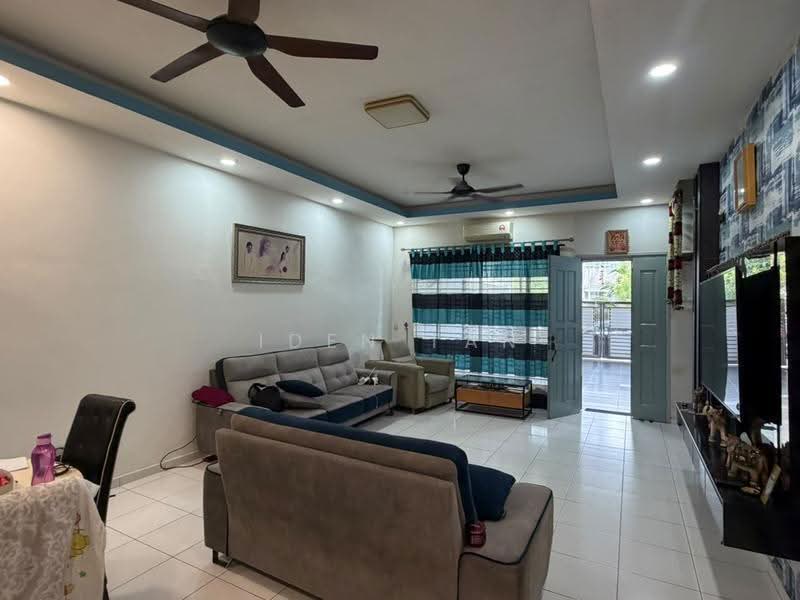 2-storey Terraced House for Sale in Taman Kempas Indah (Tebrau) - Iden Tan - Living Room - PropertyGuru.com.my
