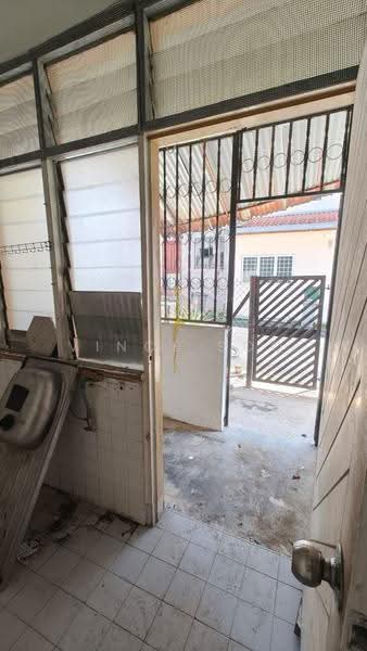 Rumah Teres 2-Tingkat untuk Dijual di Taman Molek (Johor Bahru) - Vince Soo - Entrance - PropertyGuru.com.my