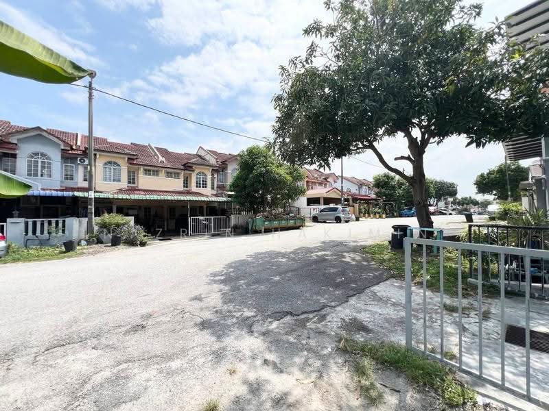 Terraced House for Sale in Puncak Alam (Selangor) - Nazrin Hakimin - Exterior - PropertyGuru.com.my