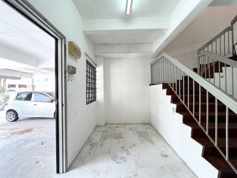 Terraced House for Sale in Puncak Alam (Selangor) - Nazrin Hakimin - Entrance - PropertyGuru.com.my