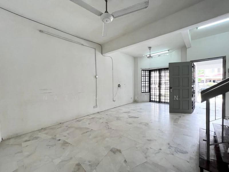 Terraced House for Sale in Puncak Alam (Selangor) - Nazrin Hakimin - Living Room - PropertyGuru.com.my