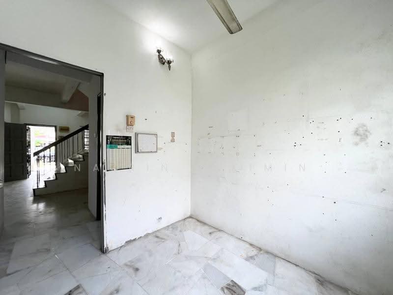 Terraced House for Sale in Puncak Alam (Selangor) - Nazrin Hakimin - Entrance - PropertyGuru.com.my
