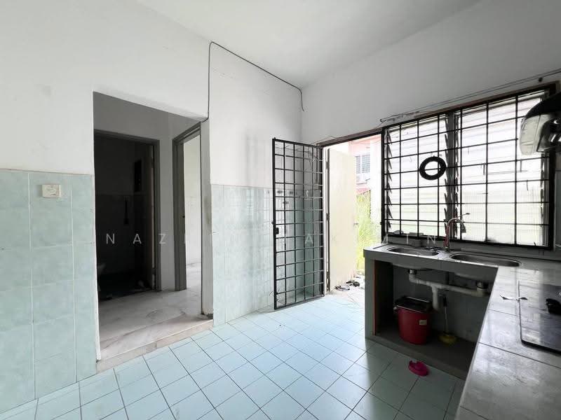 Terraced House for Sale in Puncak Alam (Selangor) - Nazrin Hakimin - Kitchen - PropertyGuru.com.my