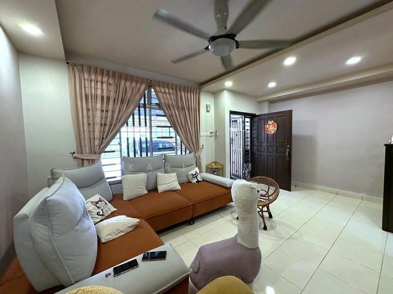 2-storey Terraced House for Sale in Taman Seri Austin (Tebrau) - Karl Lim - Living Room - PropertyGuru.com.my