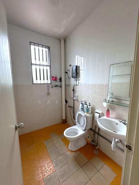 2-storey Terraced House for Sale in Taman Seri Austin (Tebrau) - Karl Lim - Bathroom - PropertyGuru.com.my