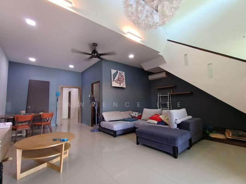 Rumah Teres 1.5-Tingkat untuk Disewa di Taman Kalien (Kuching) - Lawrence Lee - Living Room - PropertyGuru.com.my