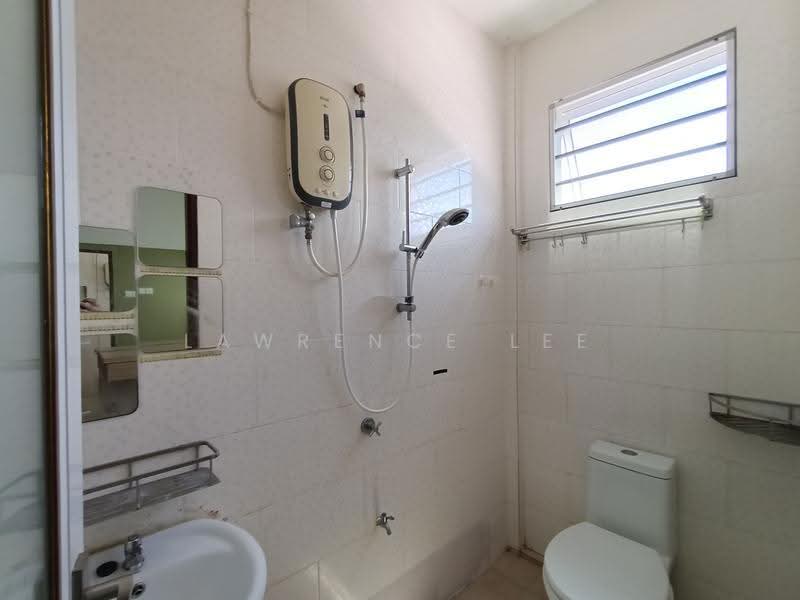 Rumah Teres 1.5-Tingkat untuk Disewa di Taman Kalien (Kuching) - Lawrence Lee - Bathroom - PropertyGuru.com.my