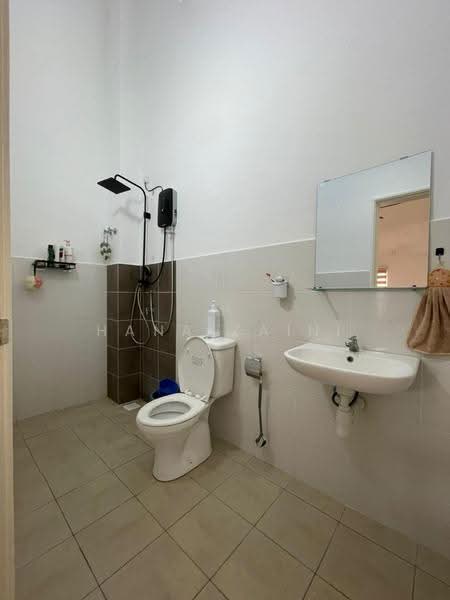 1-storey Terraced House for Rent in Iringan Bayu (Seremban) - Hana Zaini - Bathroom - PropertyGuru.com.my