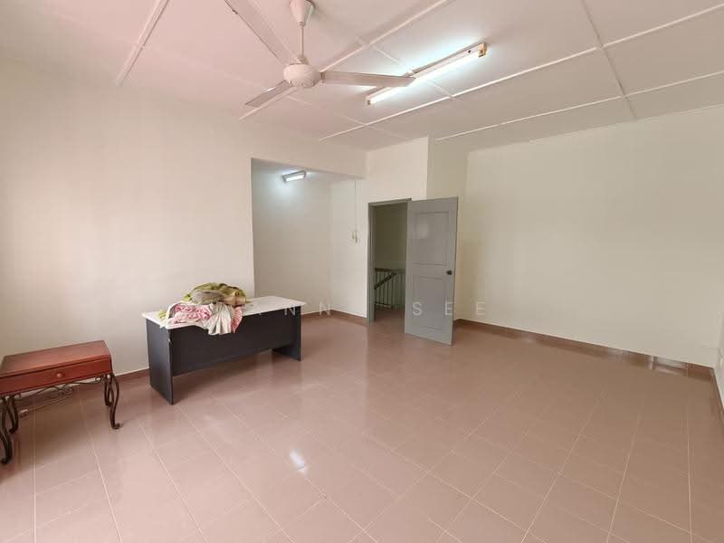 2-storey Terraced House for Rent in Bandar Indahpura (Kulai) - Danny See - Living Room - PropertyGuru.com.my