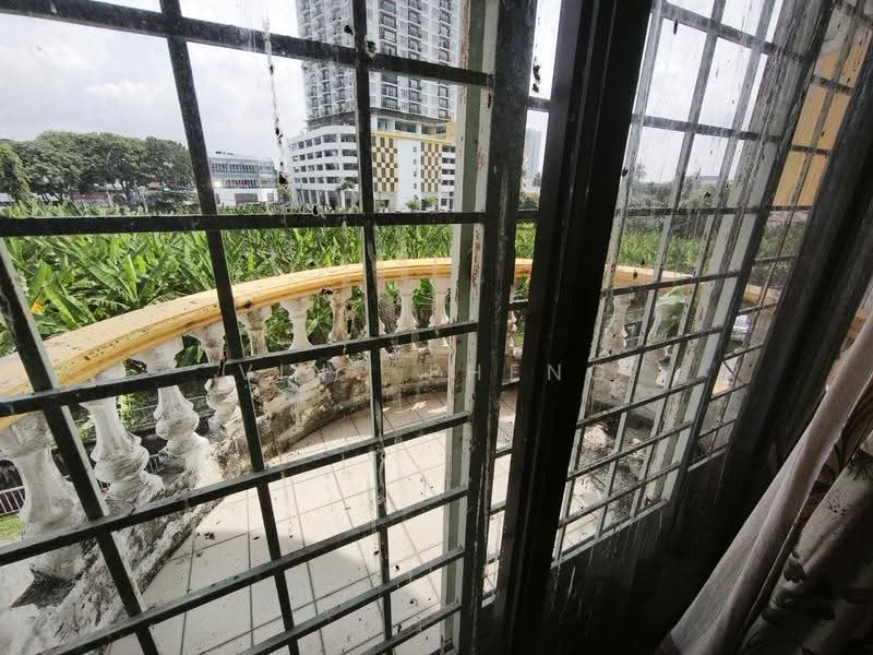 Pangsapuri untuk Dijual di Kenanga Mewah Apartment - Vinc Pheng - Balcony - PropertyGuru.com.my