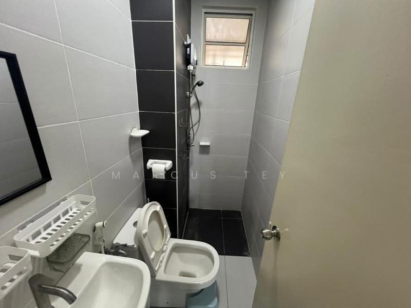 Pangsapuri untuk Disewa di Nusa Heights (Nusa Puncak) - Marcus Tey - Bathroom - PropertyGuru.com.my