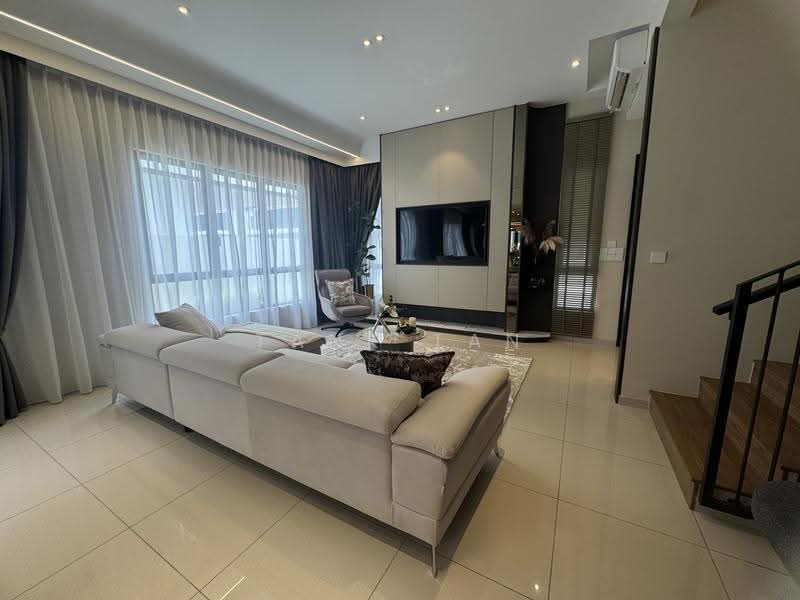 Rumah Kluster untuk Dijual di 16 Sierra (Puchong) - Tank Tan - Living Room - PropertyGuru.com.my