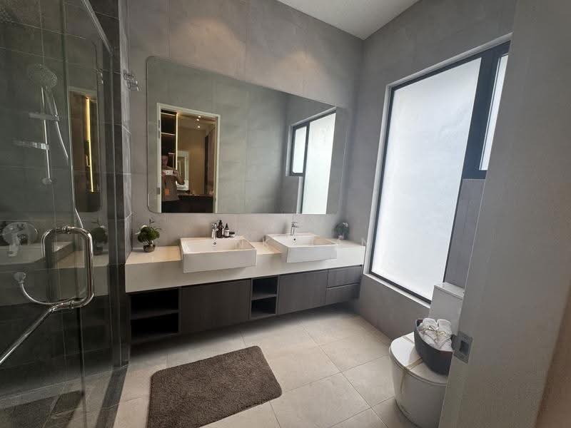 Rumah Kluster untuk Dijual di 16 Sierra (Puchong) - Tank Tan - Bathroom - PropertyGuru.com.my