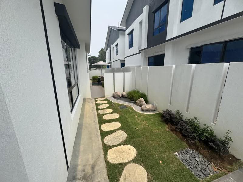 Rumah Kluster untuk Dijual di 16 Sierra (Puchong) - Tank Tan - Exterior - PropertyGuru.com.my