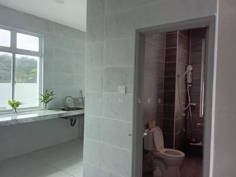 Rumah Berkembar untuk Disewa di Taman Bukit Jaya (Ulu Tiram) - Calvin Lee - Bathroom - PropertyGuru.com.my