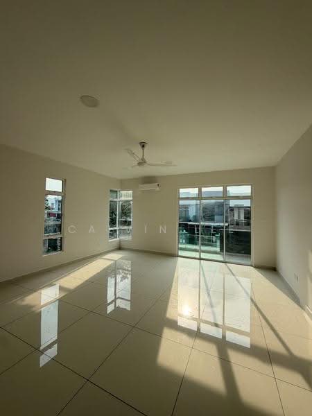Rumah Berkembar untuk Disewa di Taman Bukit Jaya (Ulu Tiram) - Calvin Lee - Living Room - PropertyGuru.com.my