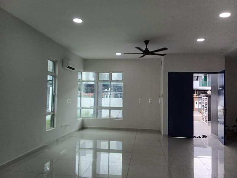 Rumah Berkembar untuk Disewa di Taman Bukit Jaya (Ulu Tiram) - Calvin Lee - Living Room - PropertyGuru.com.my