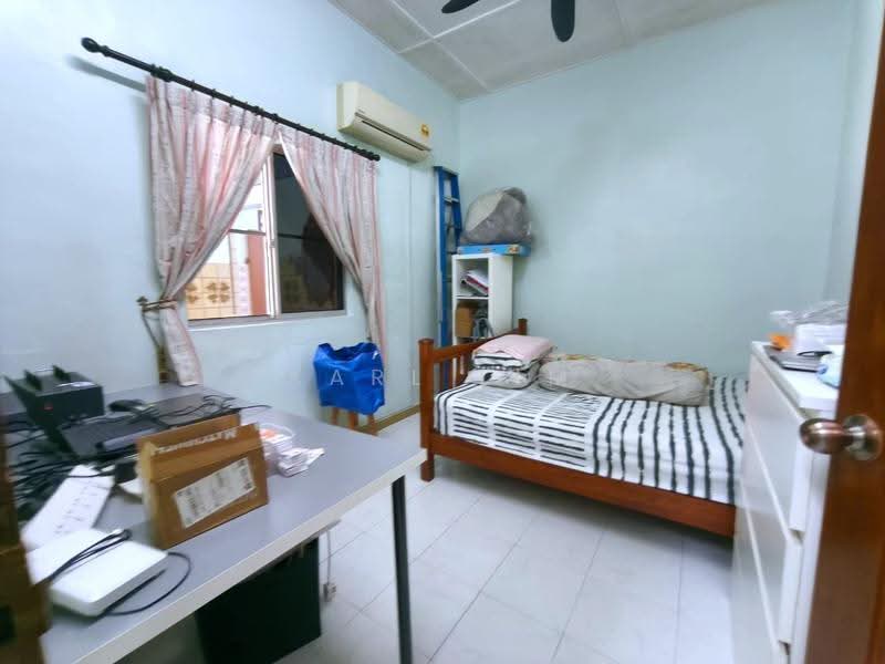 1.5-storey Terraced House for Sale in Taman Johor Jaya (Johor Bahru) - Karl Lim - Bedroom - PropertyGuru.com.my