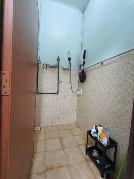 1.5-storey Terraced House for Sale in Taman Johor Jaya (Johor Bahru) - Karl Lim - Bathroom - PropertyGuru.com.my
