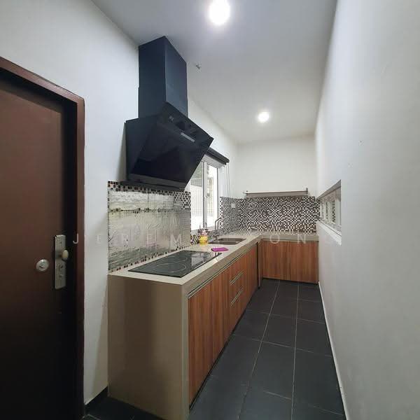 4-storey Terraced House for Rent in Taman Segar (Cheras) - Jeremy Yong - Kitchen - PropertyGuru.com.my
