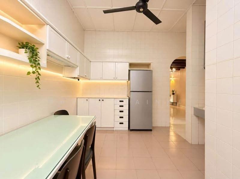 1.5-storey Terraced House for Sale in Taman Molek (Johor Bahru) - Phang Elainne - Kitchen - PropertyGuru.com.my